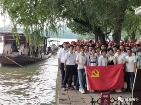 ���к�ɫ���� ����ʱ��ʹ�� ���������������ŵ�ί��չ��ɫ������� 
